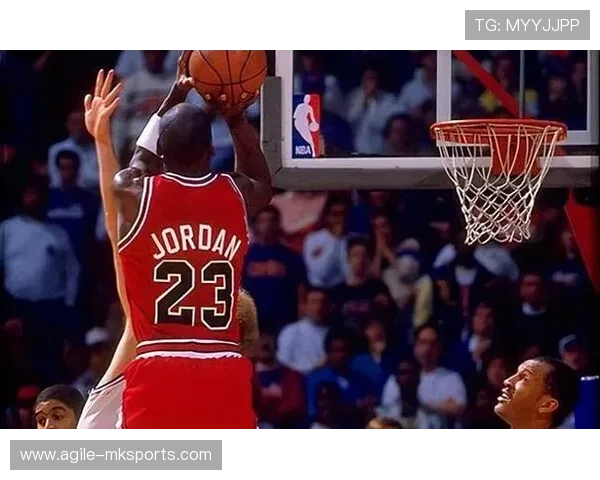 巴克利惊天篮板展现统治力,球场霸主风采震撼全场 巴克利惊天篮板展现统治力,球场霸主风采震撼全场